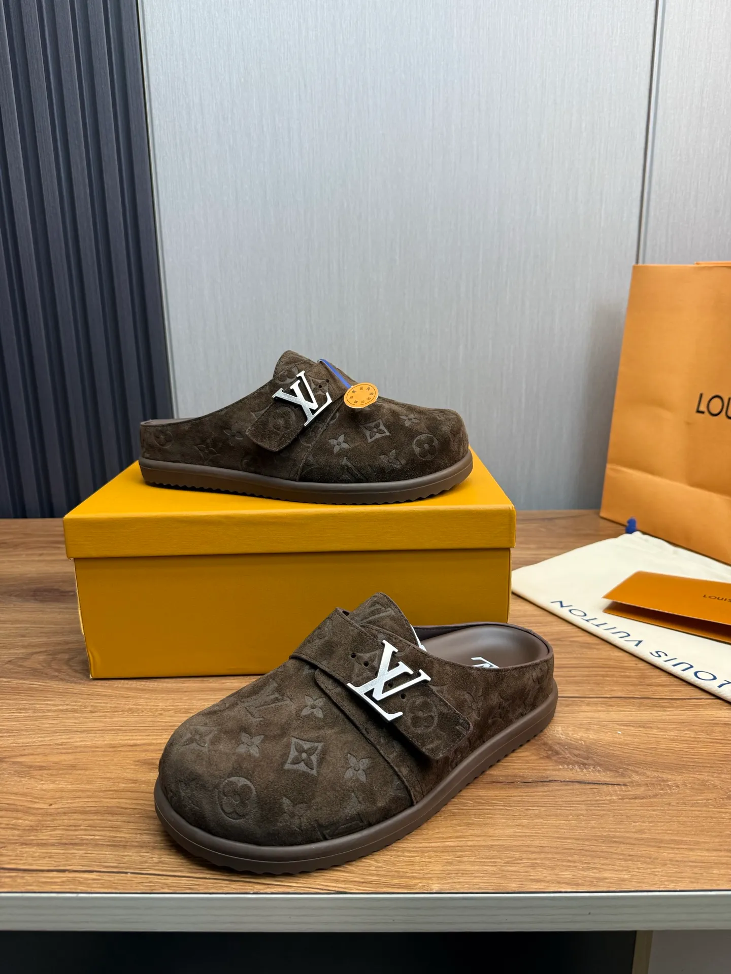 Men's shoes 💰520💰 Lv. hot selling men's slippers 🔥 🩴Official website one to one production 38-45 sizes 45 46 🉑️Customized!